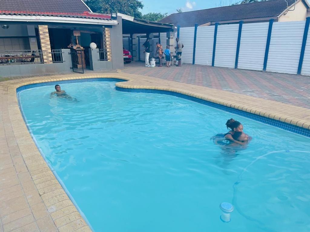 Jnc Lodge Richards Bay Eksteriør bilde